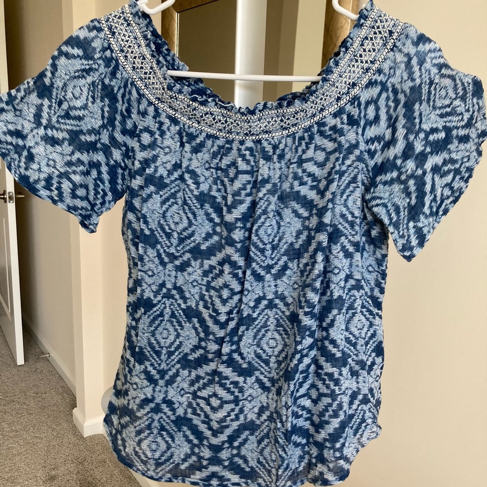EYESHADOW. Elastic & embroidered neckline off shoulder top. Geometric print. EUC